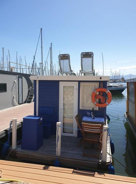 Houseboat Botel *