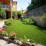 Casa Con Giardino