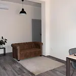 Ichnos House