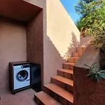 2-Bedroomed Modern Apartment With Seaview