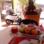 Hotel Villarosa Con Vespa Rent