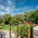 Emeraldway - Appartamento Garden And Terrace