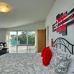 Bayview Vista - Kaikoura Holiday Home