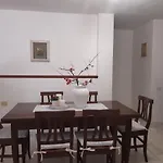 Appartamento In Villa Con Veranda Privata E Parcheggio Gratuito