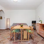 Holiday House Li Piri