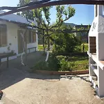 Cosy Home With Private Parking By The Sea