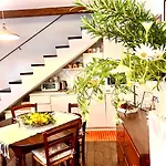 -- La Maisonette -- Casa Vacanze -- Nel Centro Storico A 30 Mt Dal Parco Aymerich, Museo Menhir, Casa Di Sant'Ignazio - Holiday Home With Kitchen