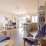 Play Piano With Seaview