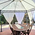 *Appartamento Con Ampia Veranda Vicino Al Mare *
