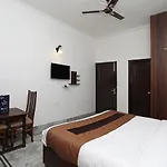 Oyo 10888 Aastha Residency