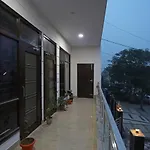Oyo 10888 Aastha Residency