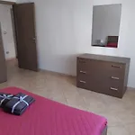 Appartamento Ampio Con Parcheggio Libero