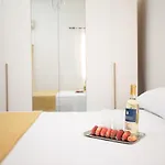 Homey Experience - Old Town Apartment