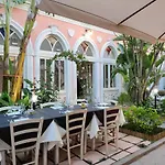 Hibiscus Comfort Stay