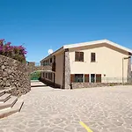 Quiet With A Big Pool And A Spectacular View.