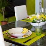 Welcomely - L'Isola Nel Verde