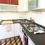 Elegant Apartment In The Heart Of The Marina