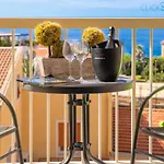 Tudor Flat Sea View With Wifi Unlimited, Next To The Sea