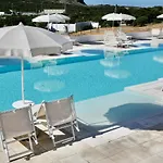 Resort Con Piscina A Soli 250 Mt Dalla Spiaggia La Pelosa