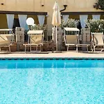 Two-Room Apartment Facing The Pool In An Elegant Setting Just 2 Km From The Sea