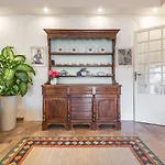Chic House: Stylish And Central