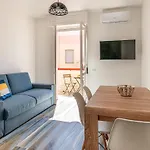 Welcomely - Rady House