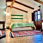 Casa De Ajala - B&B De Charme In Antica Dimora Totalmente Ristrutturata E Dotata Di Tutti I Confort Bagni Privati Spazio Living Patio Esterno Ambienti Climatizzati Degustazioni Prodotti Locali