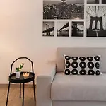 Pgs Immobiliare Srls Le Logge 1 Monolocale Ben Accessoriato A Pochi Metri Da Piazza Umberto I La Maddalena