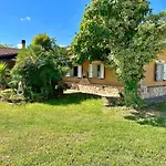 Jennas-Green Apartment