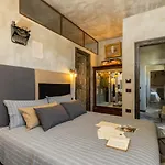 Via Roma Charming Rooms