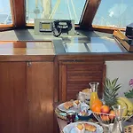 Sailing Nights Boat&Breakfast