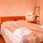 Pm 49 Via Leonardo Da Vinci Guest House