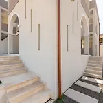 Magnolia House