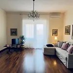 Elegant Apartment In City Center