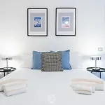 Garibaldi Central Apartment