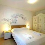 Isa-Residence With Swimming-Pool Just 4 Km From Baja Sardinia, Apartments With Outdoor Private Space And Air Conditioning