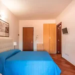 Relaxing Cristal Blu Studio Sleeps 3 Num1488