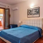 Relaxing Cristal Blu Studio Sleeps 3 Num1489
