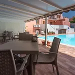 Relaxing Cristal Blu Studio Sleeps 3 Num1488