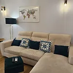 Confortevole Stanza Privata In Grazioso Appartamento Con Giardino