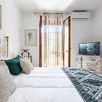 Sa Domo D' Amare - Comely Apartment With Parking!
