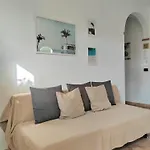 Hommy Lab - Stylish And Modern With Super Kitchen, Separate Entrance, Free Parking