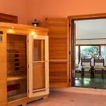 Villa Carla - Frontsea House With Private Pool And Sauna