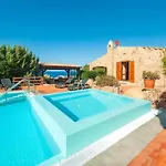 Villa Carla - Frontsea House With Private Pool And Sauna