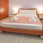 Welcomely - Central Comfort Holiday House
