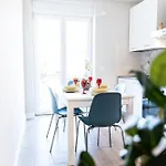 Casa Luna Nel Cuore Di Cagliari A 10 Minuti In Macchina Dalle Spiagge Piu Belle
