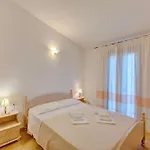 Residence Con Piscina A Badesi, Appartamenti Con Wifi E A.C