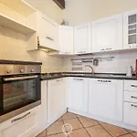 Giulia'S Central Apartment