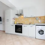 Ad Apartment