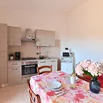 Izzhome Escape 1